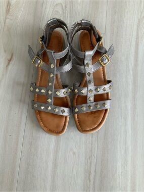 THE FLEXX Metallic Silver Studded T-Strap Sandals
